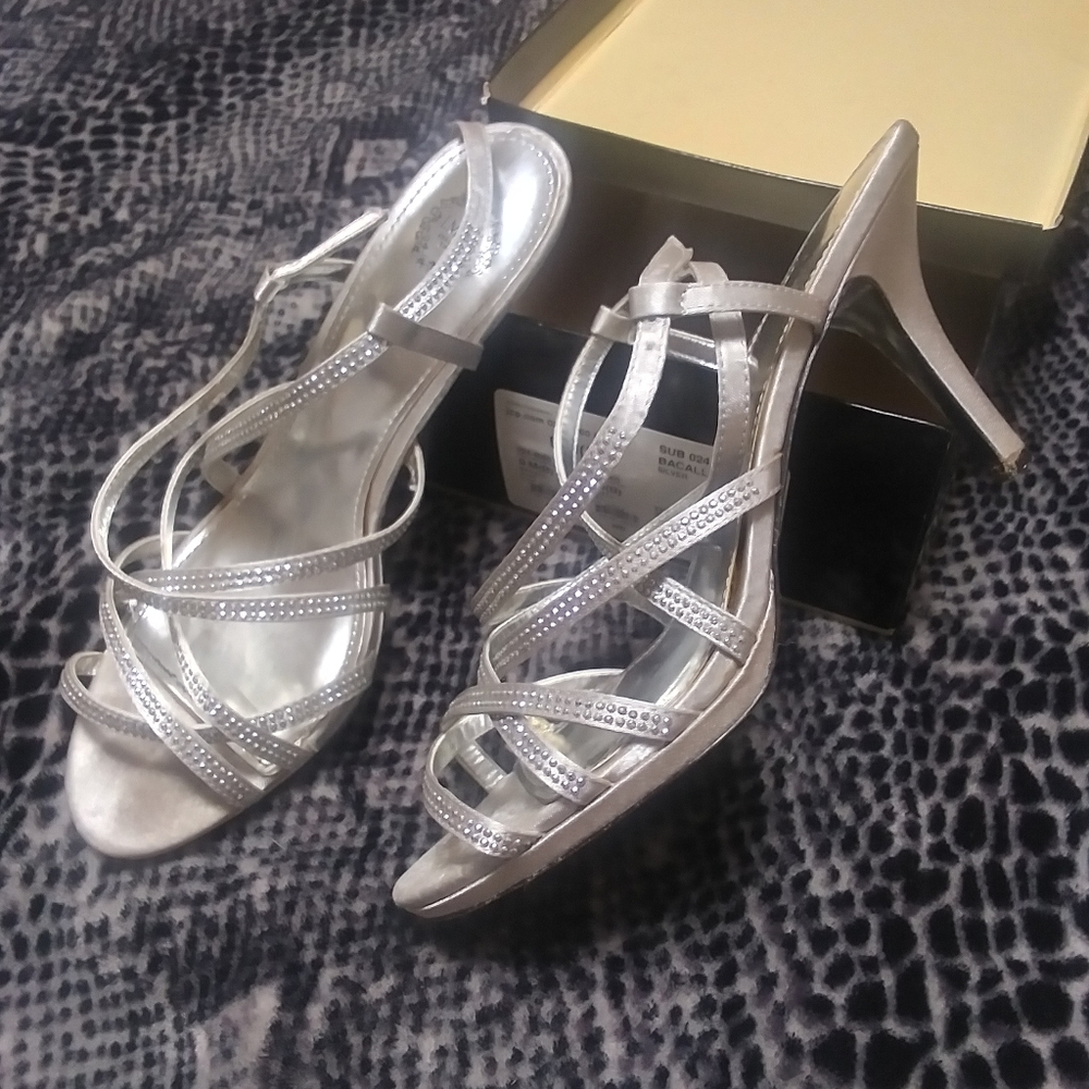 Heels - Picture 2 of 4